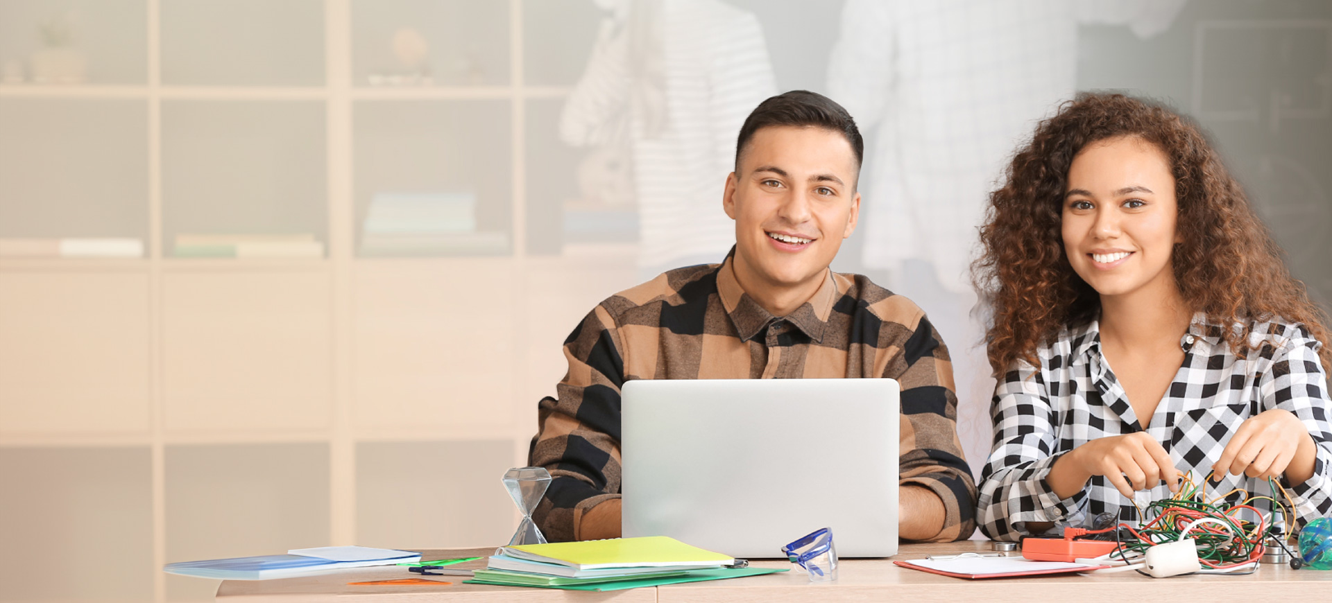 Desarrolla habilidades clave para tu futuro. Desarrolla habilidades clave para tu futuro.